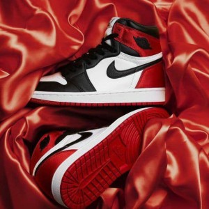 Air Jordan 1 Retro High Sneakers Red